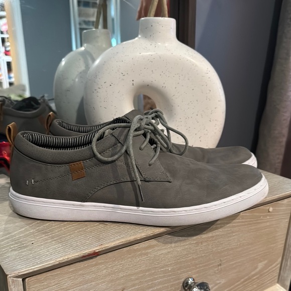 Steve Madden Gray Sneakers Sleek Suede Style - Picture 9 of 9